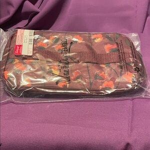 Thirty-One  Glamour Case in Delicate Floral